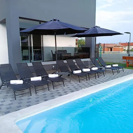 Villa Nikolina - Luxury Villa With 5 Bedrooms And Swimming Pool Vodnjan Exterior photo