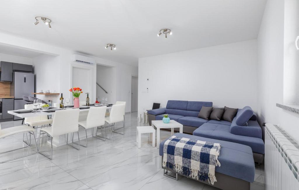 Villa Nikolina - Luxury Modern & Swimming Pool